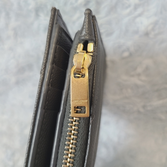 YSL Saint Laurent Grey Chevron Pebbled Bi-Fold Wallet - Picture 8 of 15